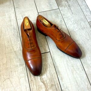 Never worn. Smooth leather lace-up, tapered shape, rubber sole.